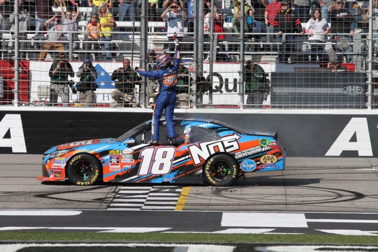 kylebusch_noellanier (2)