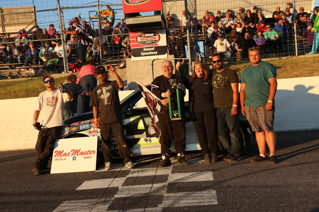 Ken Townsend Sweeps Mighty Mini Action at Sunset Speedway –