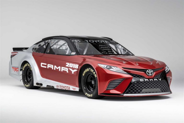 levitt-2017-camry_00090.jpg-B