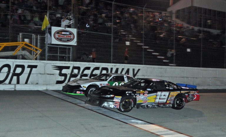 (9-8-17) Wayne Hale #19 - Danny O'Quinn Jr. #96 (Kingsport Speedway - NASCAR Whelen All-American Series Late Model Stock Car)