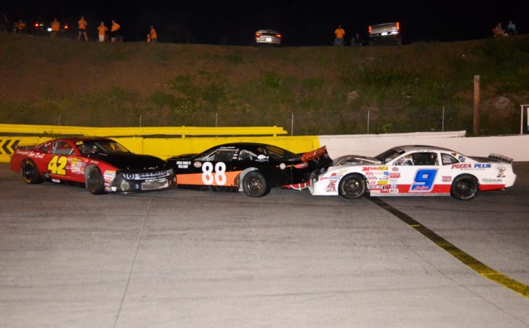 (5-25-18) Royce Peters #42 - Joshua Gobble #88 - Trey Lane #9 (Kingsport Speedway - Modified Street)