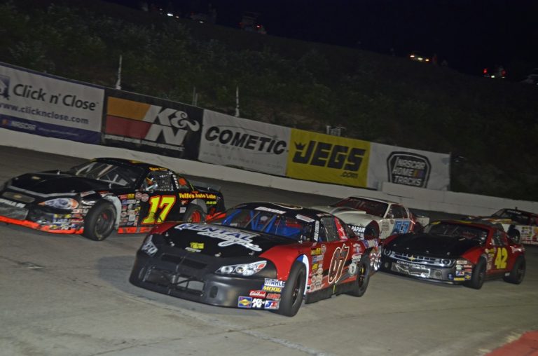 (7-27-18) Chase Dixon #07 - Kevin Wolfe #17 (Kingsport Speedway - Modified Street)