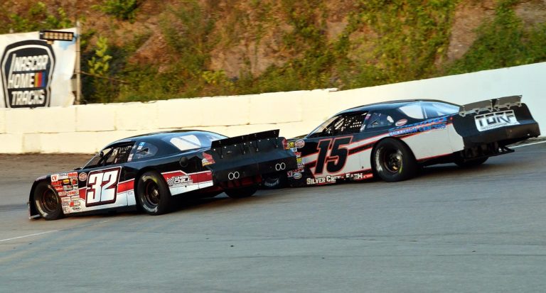 (8-3-18) Nik Williams #32 - Kres VanDyke #15 (Kingsport Speedway - Late Model Stock Car)