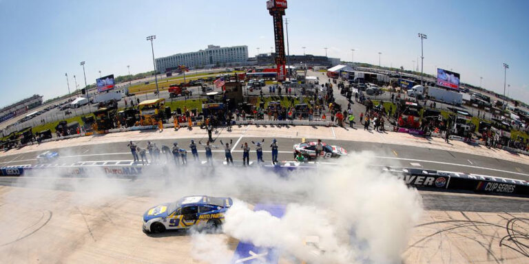 Chase Elliott runs away with the DuraMAX Drydene 400